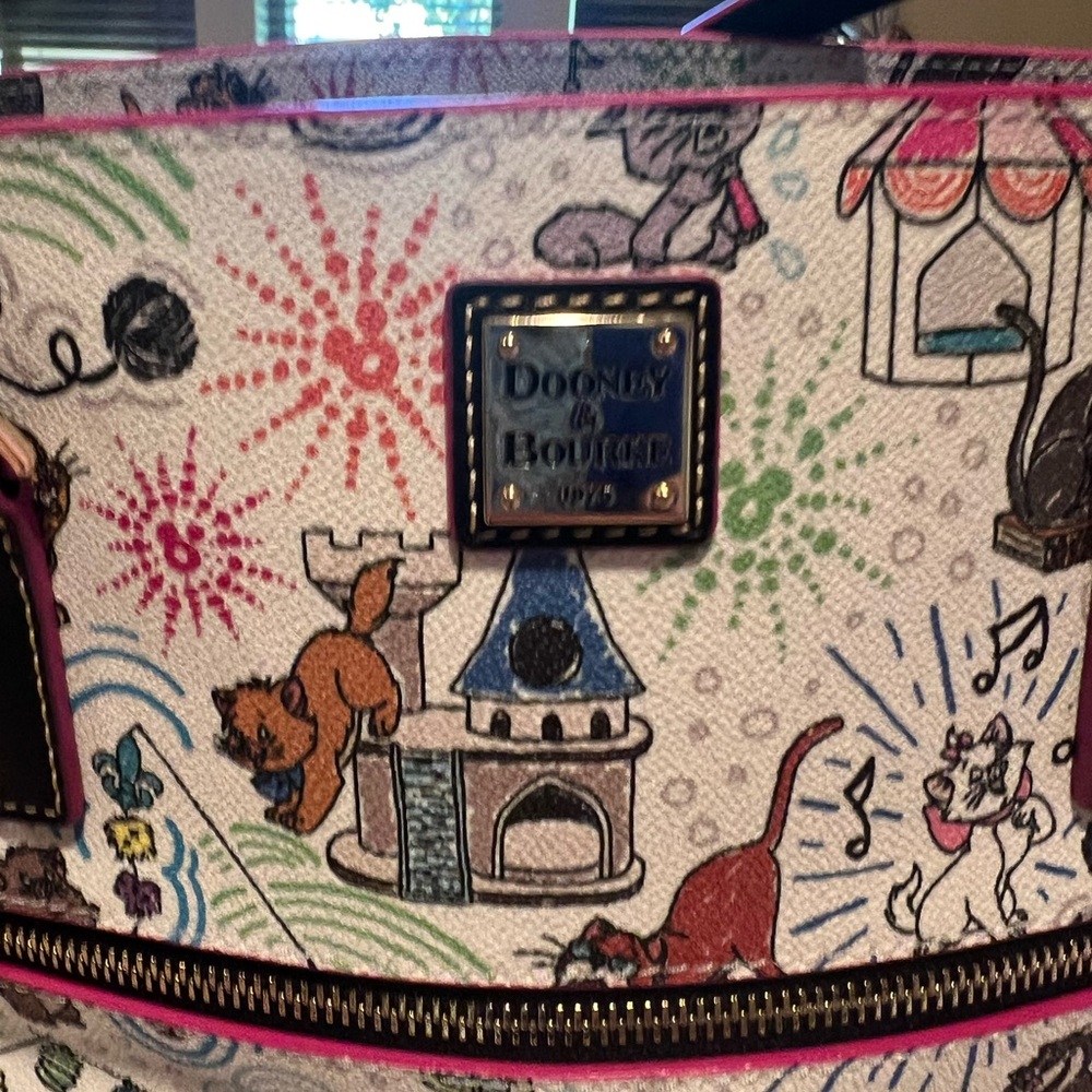 New like Disney Cats Dooney tote